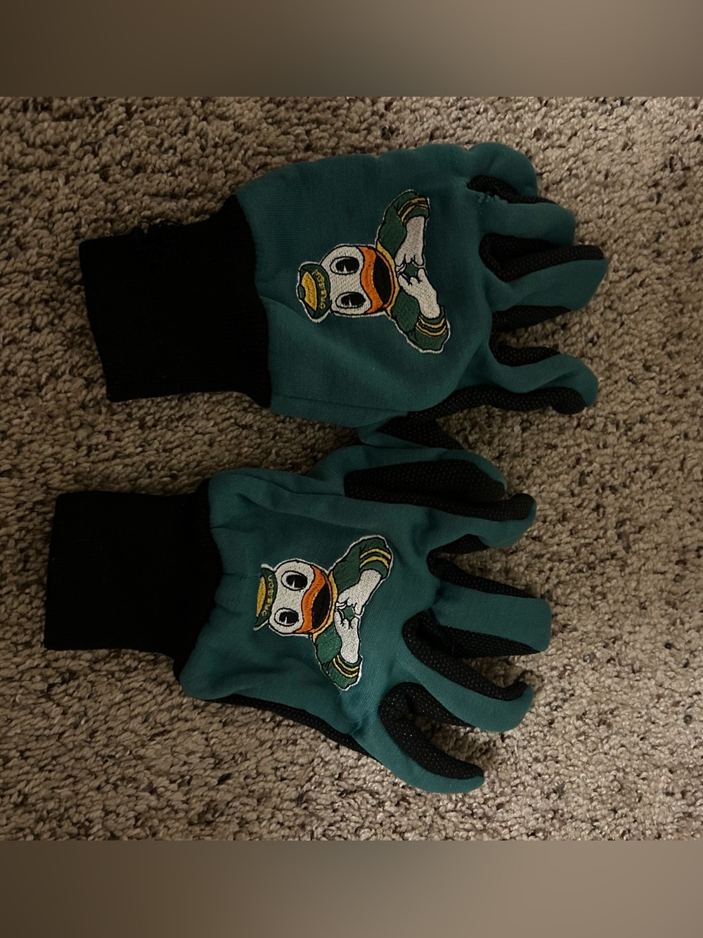 Vintage Green Oregon Duck Logo Gloves with Black Accents